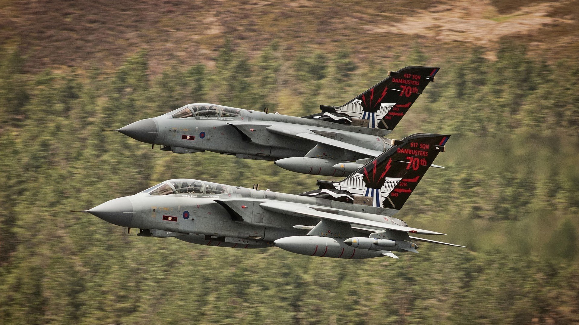 米兰体育APP-维拉高位逼抢迫使对方连续传球失误，维拉 pb